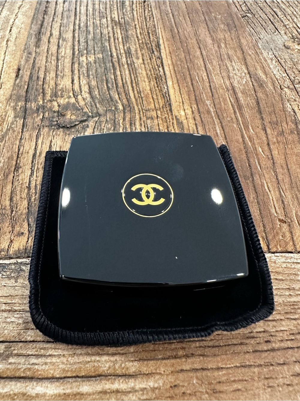 CHANEL Ombre Première Powder Eyeshadow - Black & Gold Packaging - Picture 5 of 8